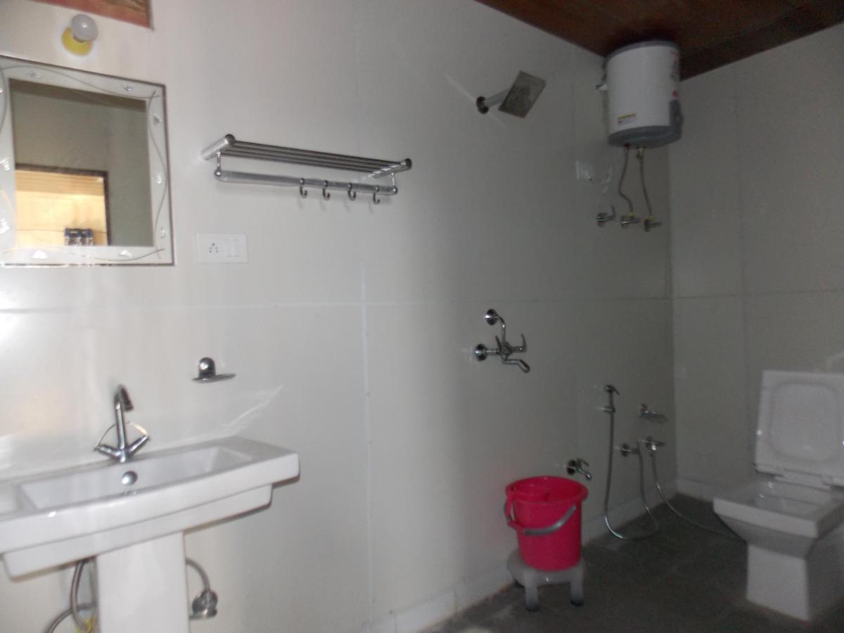 Midway Restaurants & Guest House Dhanaulti Exterior foto